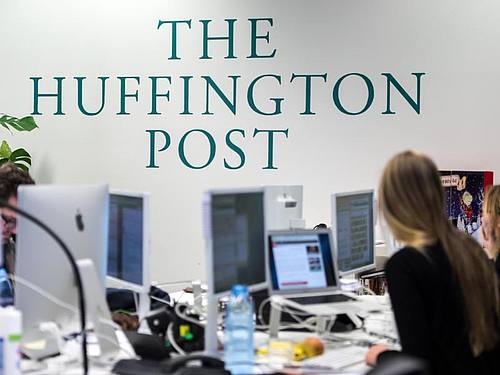 Mitarbeiter der „Huffington Post”, die später „HuffPost” hieß, in den Redaktionsräumen des Publishers BurdaForward.