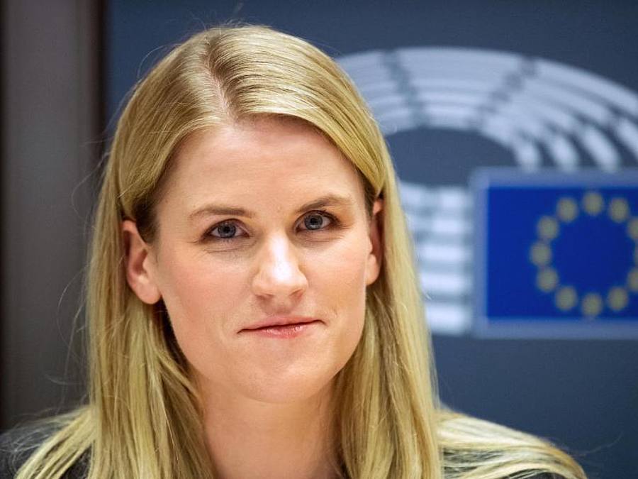 Frances Haugen auf dem Weg zu einer Anhörung des Ausschusses für Binnenmarkt und Verbraucherschutz des EU-Parlaments. Foto: Benoit Doppagne/BELGA/dpa