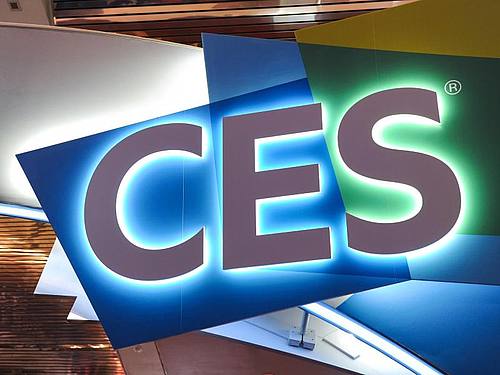 Das Logo der Technik-Messe CES ist im Las Vegas Convention Center zu sehen. Foto: Andrej Sokolow/dpa